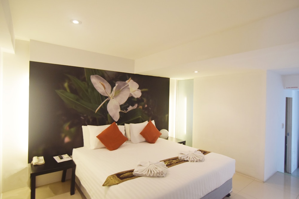 Superior Room, 1 Queen Bed photo 2
