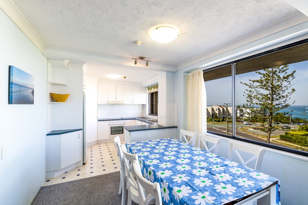 Apartment, 3 Bedrooms, Partial Ocean View (1 Queen & 4 Singles) photo 1