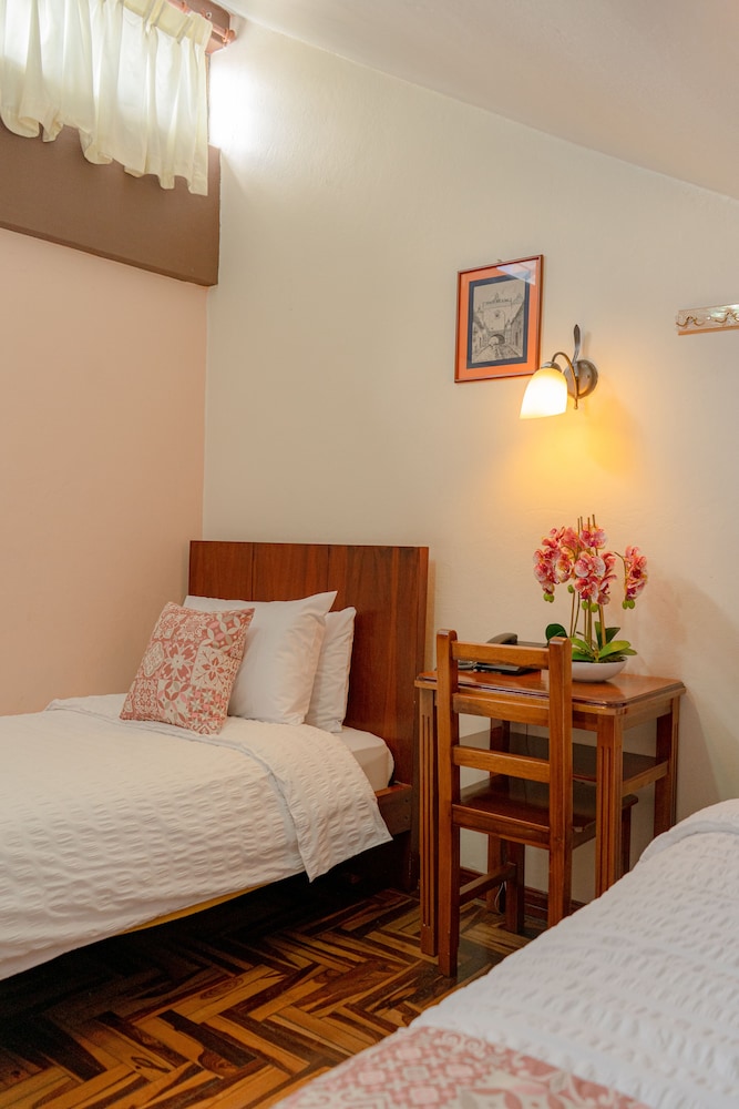 Economy Twin Room, Shared Bathroom