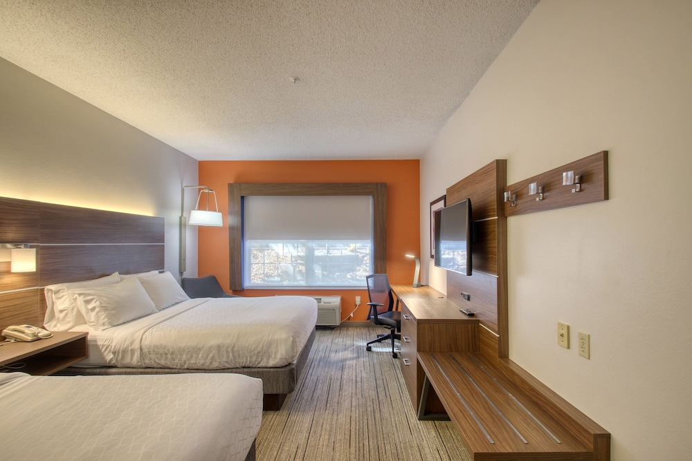 Standard Room, 2 Queen Beds - Photo 5