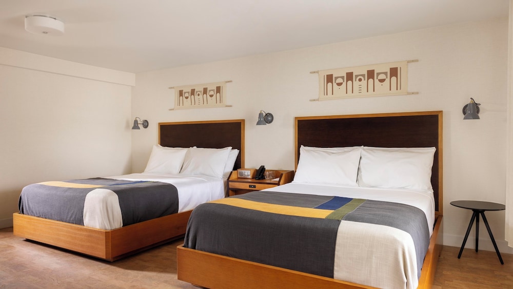 Room, 2 Queen Beds, Mountain View