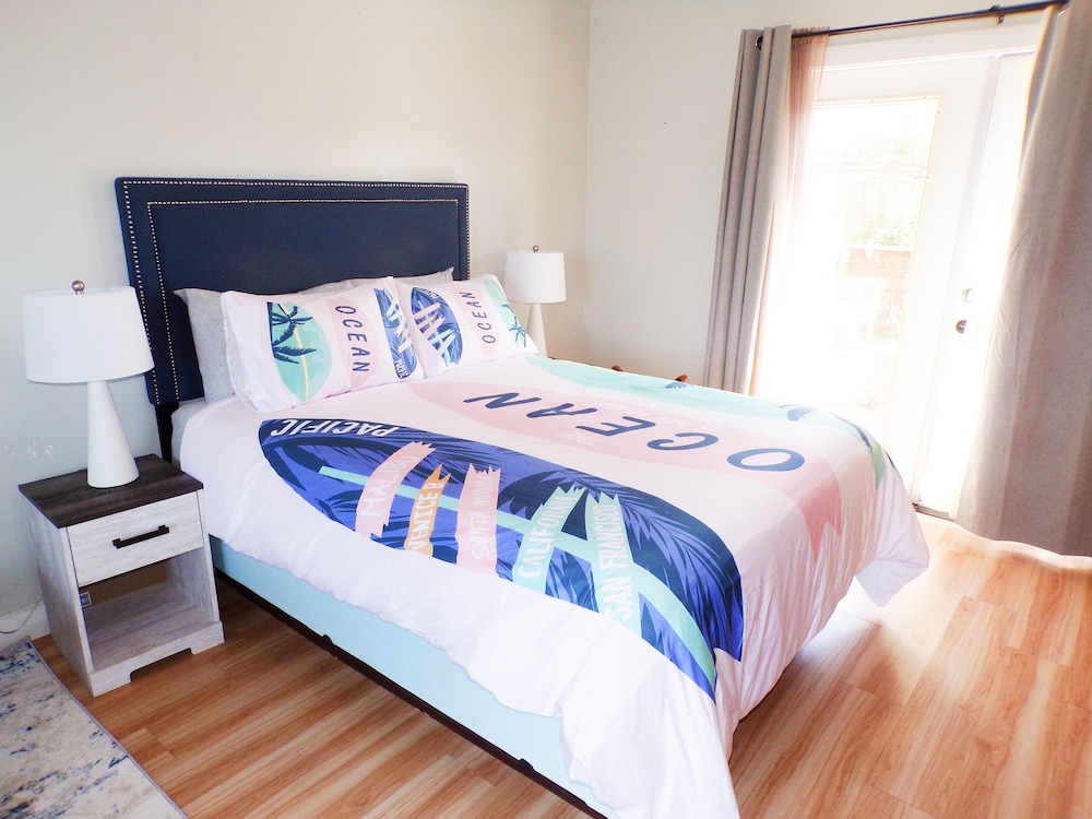 Surf Suite - 1 queen bed - 1 Room