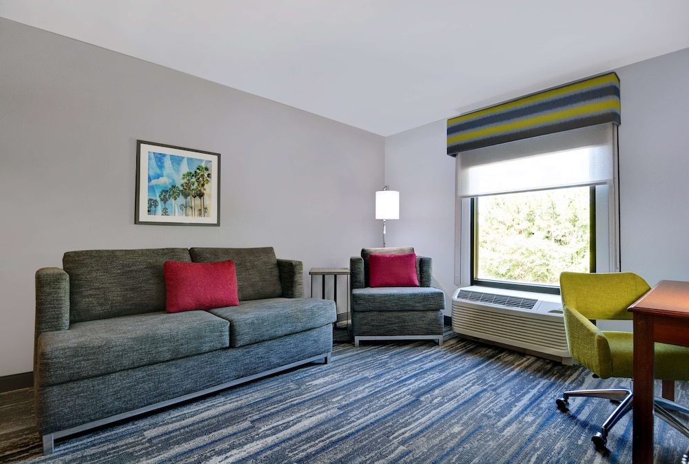 Suite, 1 King Bed, Accessible, Non Smoking - Photo 5