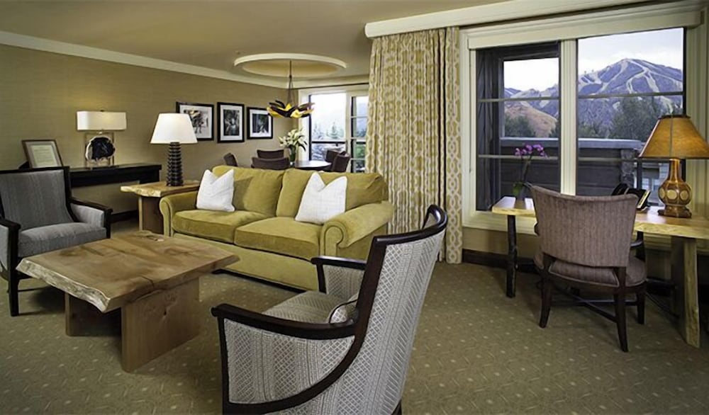 Lodge Celebrity Suite photo 3