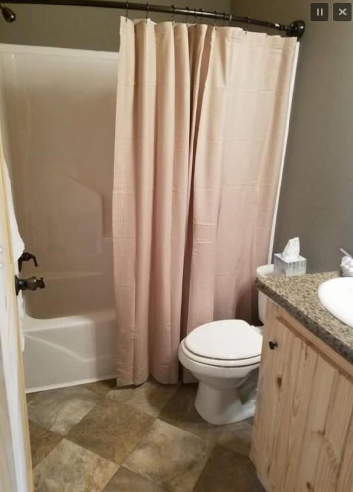 Deluxe Cabin, 2 Queen Beds, Non Smoking photo 2