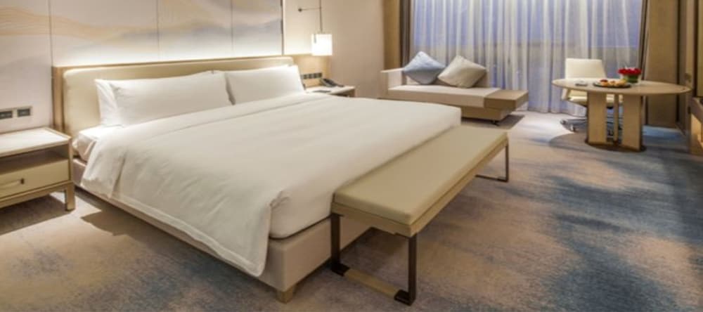 Deluxe King Room - Photo 3