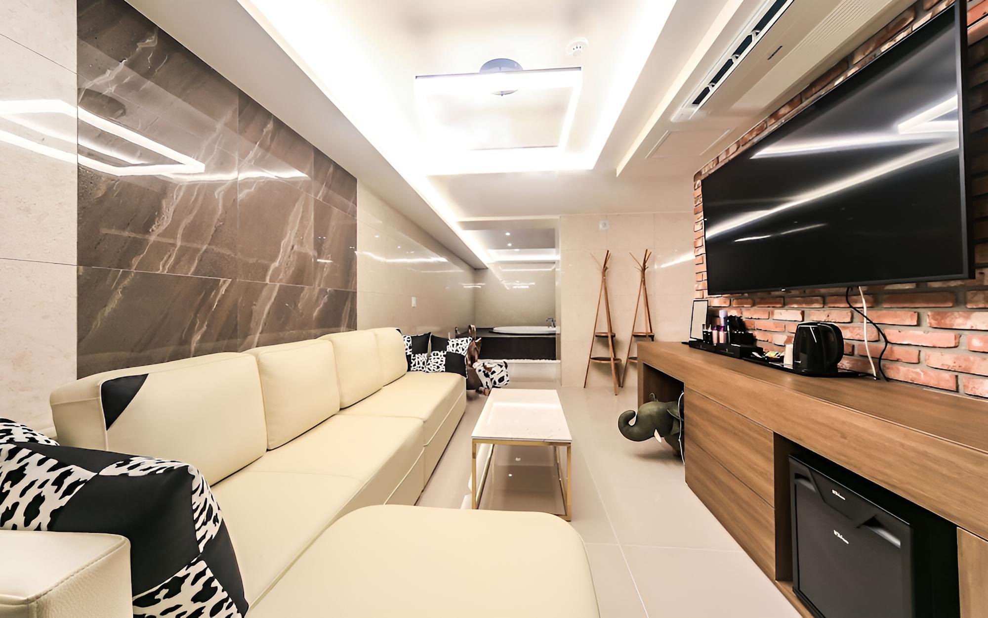 Room (Family Room (reservation directly wit) - Photo 13