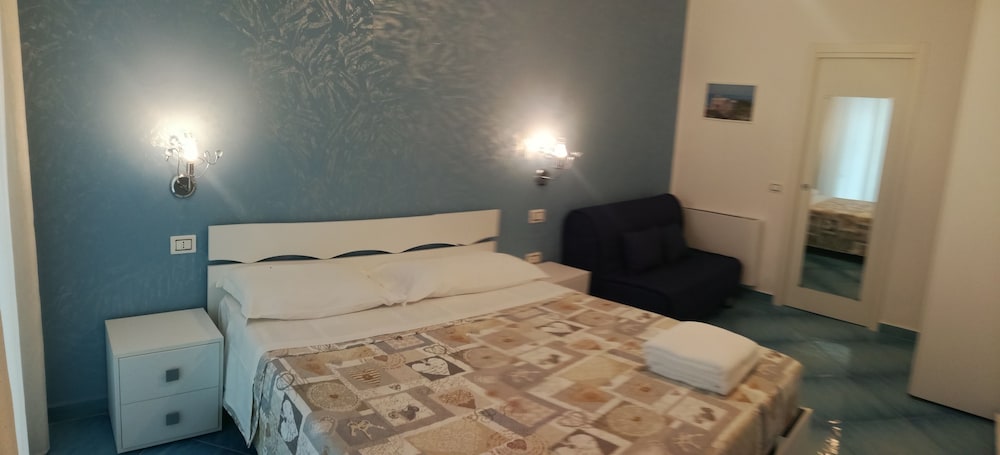 Comfort Triple Room, 1 Queen Bed with Sofa bed, City View (203) photo 3