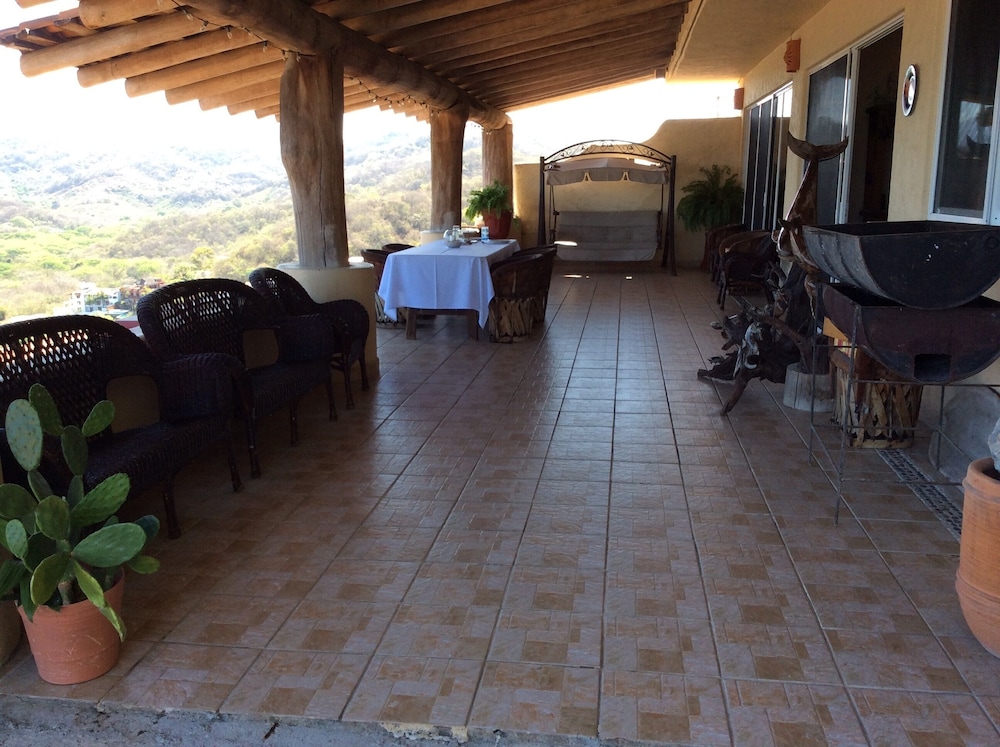 Deluxe Suite, 1 King Bed, Hot Tub, Beach View photo 2