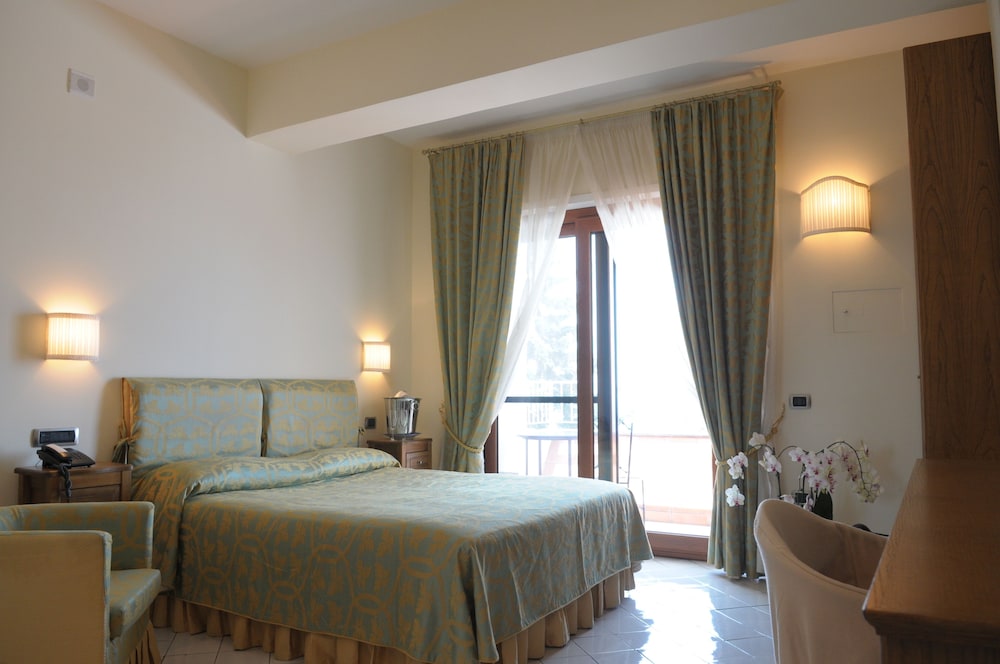 Classic Room, Terrace, Sea View - Photo 2