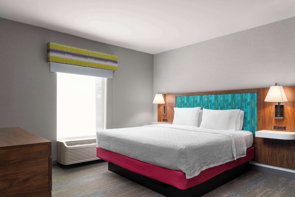 Suite, 1 King Bed, Accessible (Hearing)