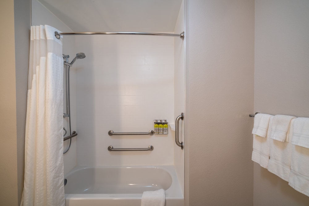 Suite, 2 Queen Beds, Accessible (Communications) - Photo 4