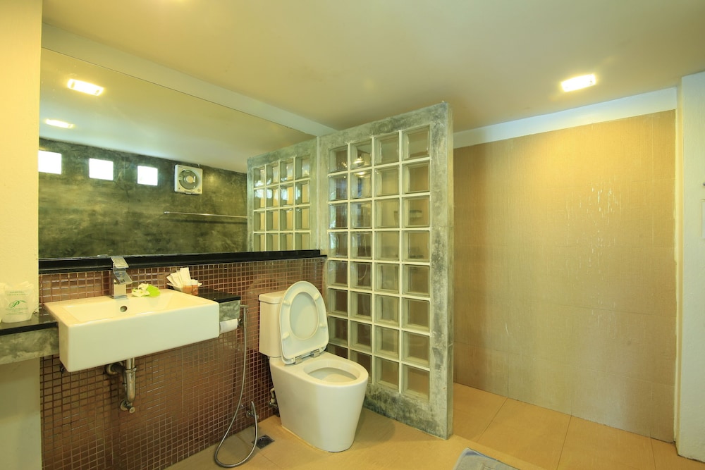 Family Room - Photo 2