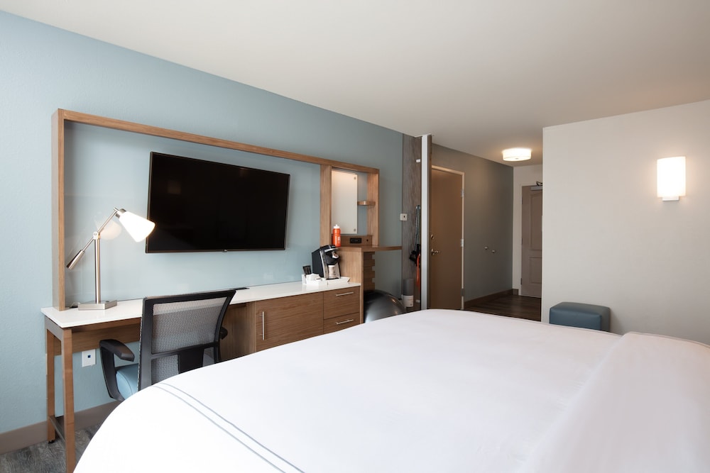 Suite, 1 Bedroom - Photo 2