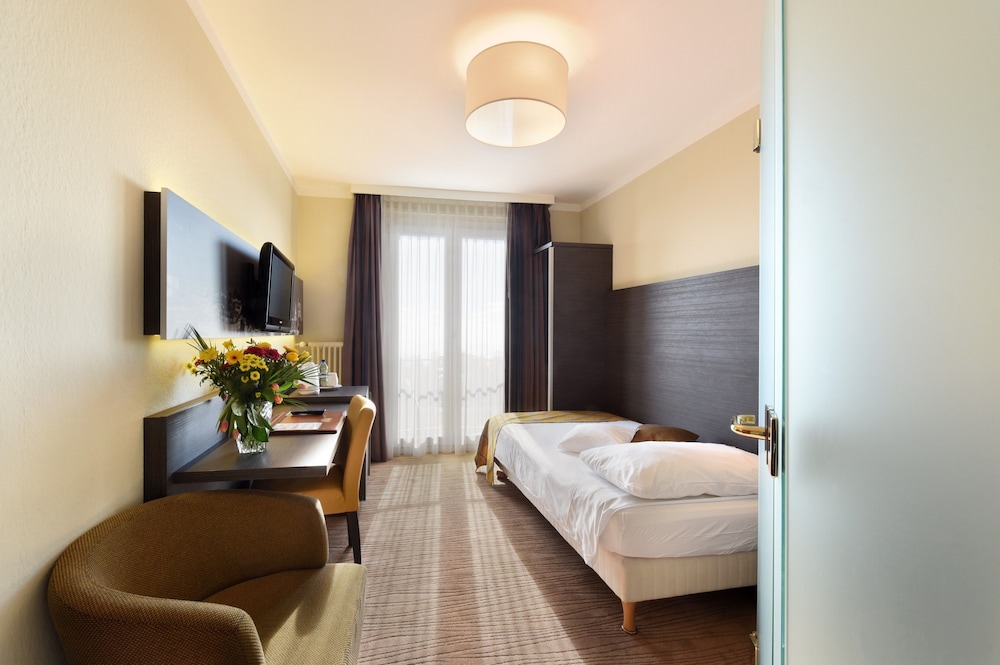 Single Room, Lake View