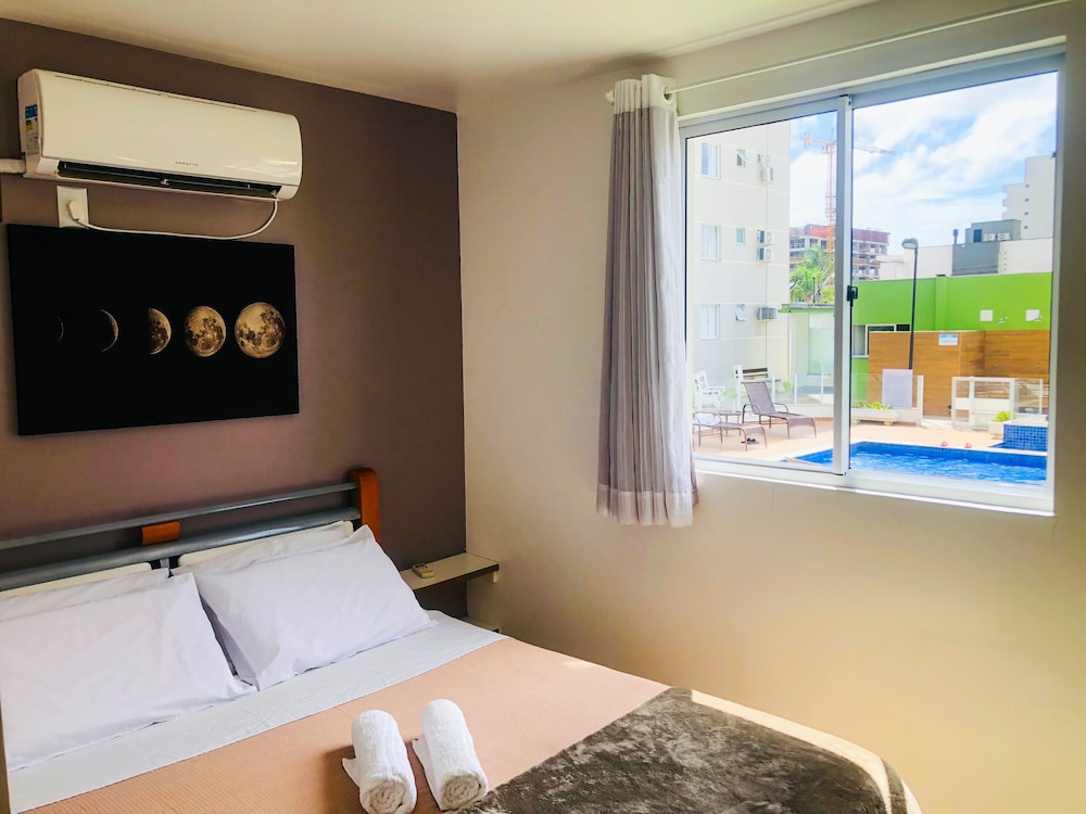 Family Apartment, 2 Bedrooms, Pool View, Beachside photo 1
