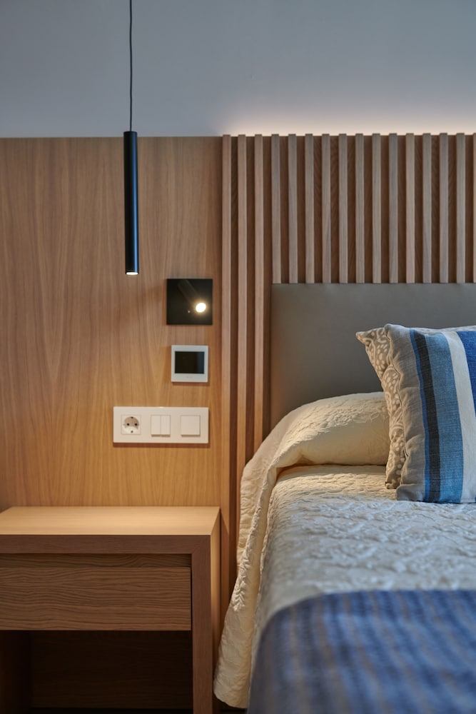 Double Room Single Use, Balcony, Sea View thumbnail 6