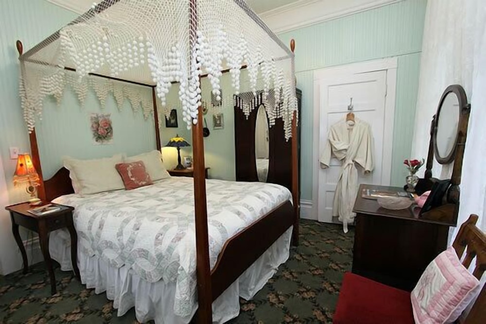 Room, 1 Queen Bed, Garden View photo 1