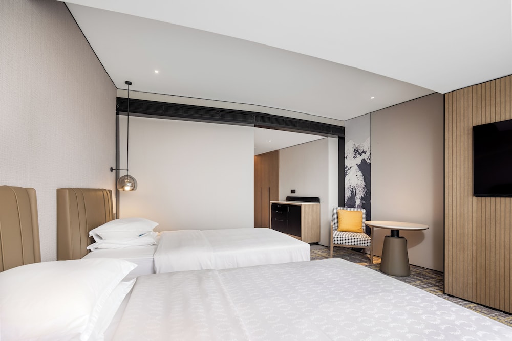 Superior Room, 2 Twin Beds, City View - Photo 4