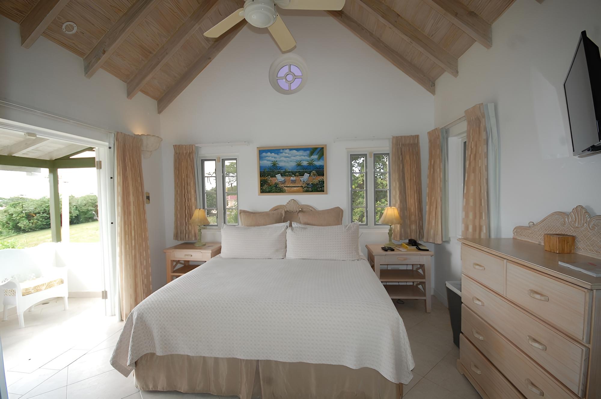 3 Bedrooms, 1 King and 2 Queen Beds photo 2