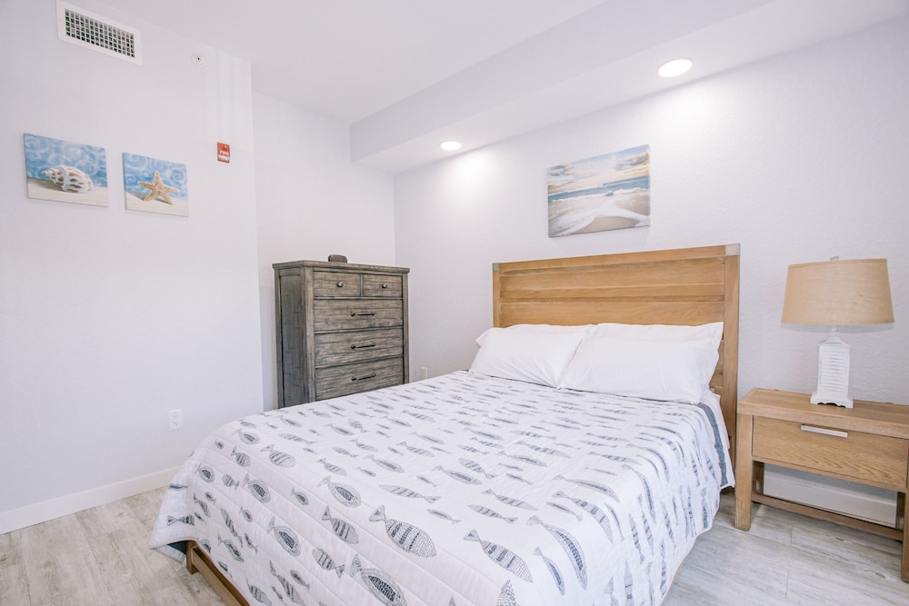 Deluxe Suite, 1 Queen Bed with Sofa bed, Accessible