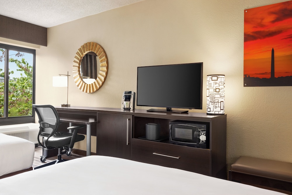 Standard Room, 2 Queen Beds, Accessible (Communications) - Photo 4