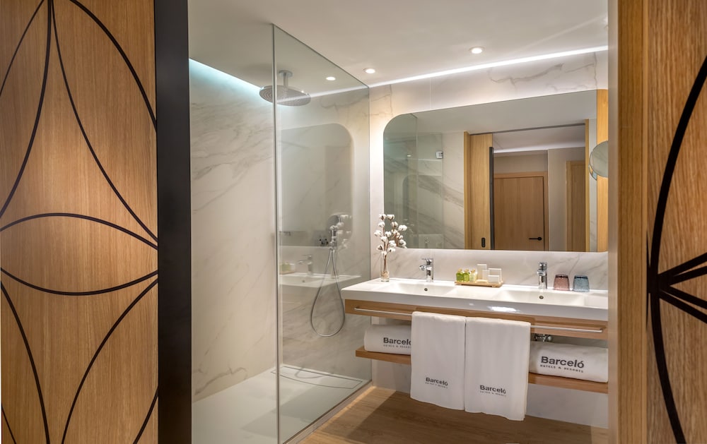 Premium Room - Photo 6