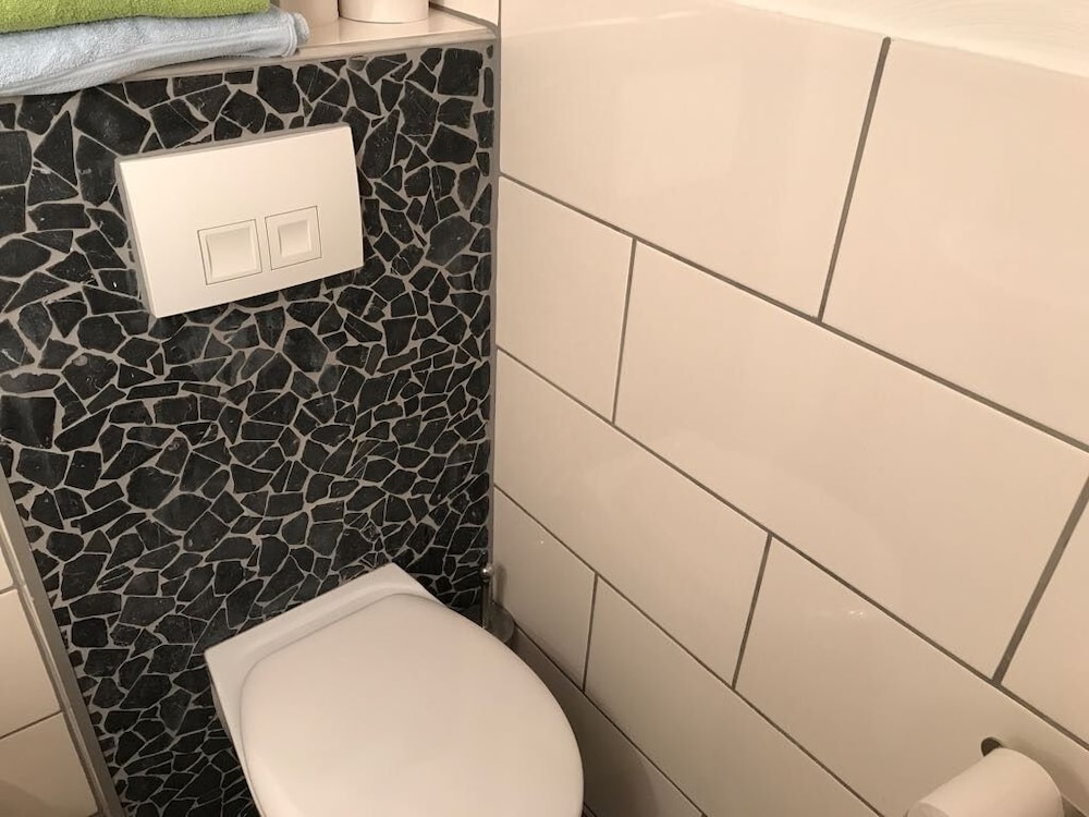 Basic Double Room, Ensuite (Souterain) - Photo 4