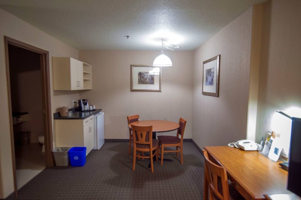 Suite, 1 King Bed, Jetted Tub photo 3
