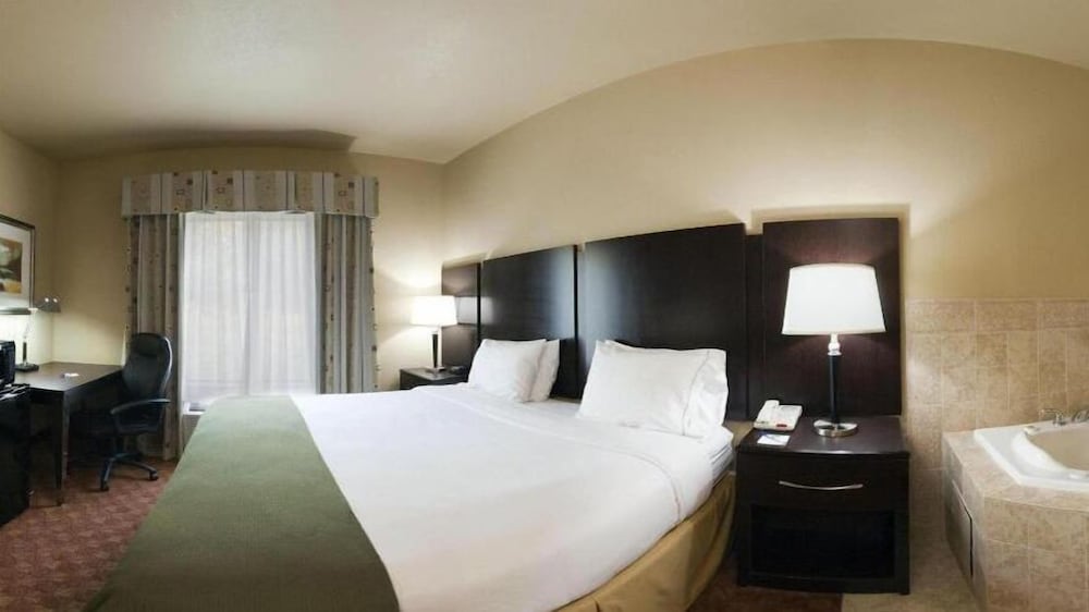 Standard Room, 1 King Bed, Jetted Tub - Photo 1