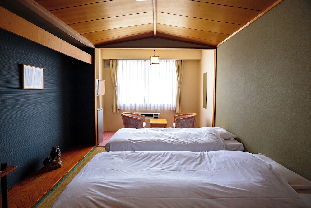 Economy Twin Room, 2 Twin Beds, Non Smoking photo 2