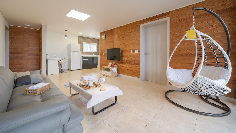 Basic Room, 1 Bedroom (white 202) - Photo 5