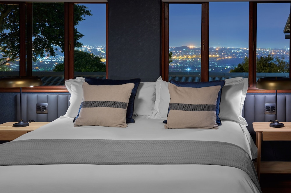 Panoramic Double or Twin Room, City View, Mountainside, photo 6