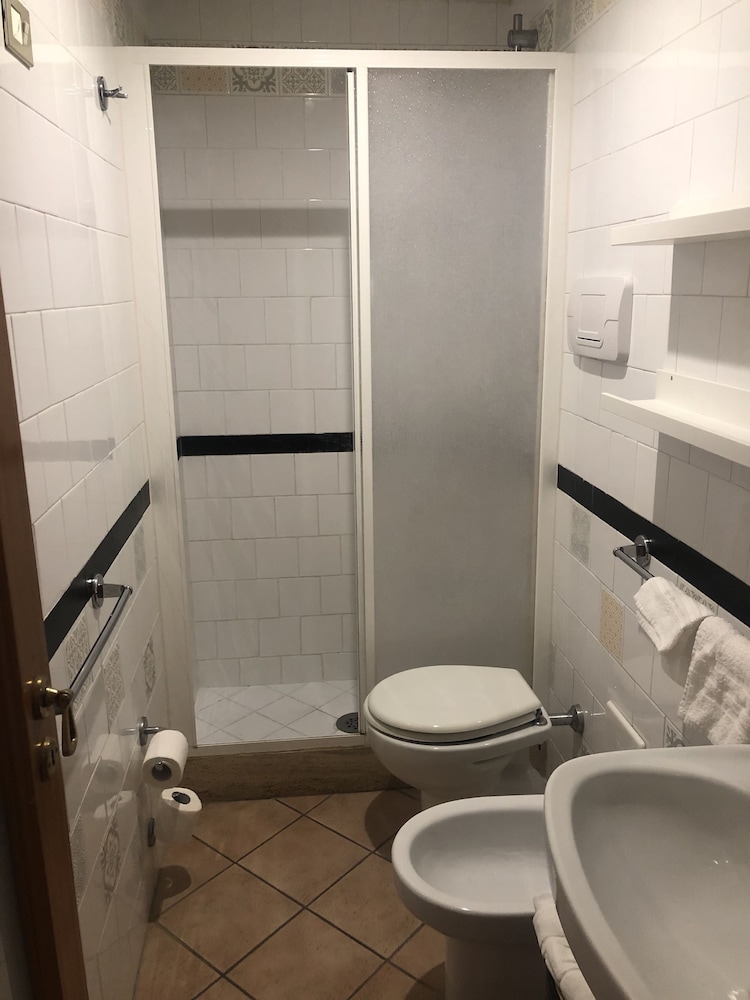 Standard Single Room - Photo 6