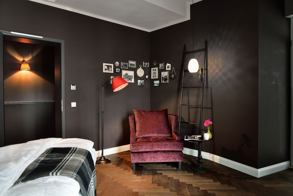 Medium Room