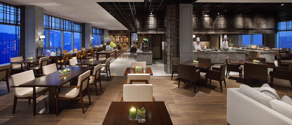 Grand Suite Twin with Club Access - Photo 3