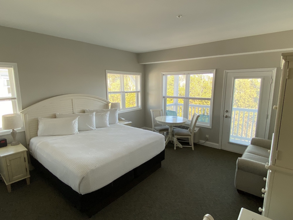 Deluxe Studio, 1 Bedroom, Balcony, River View - Photo 2