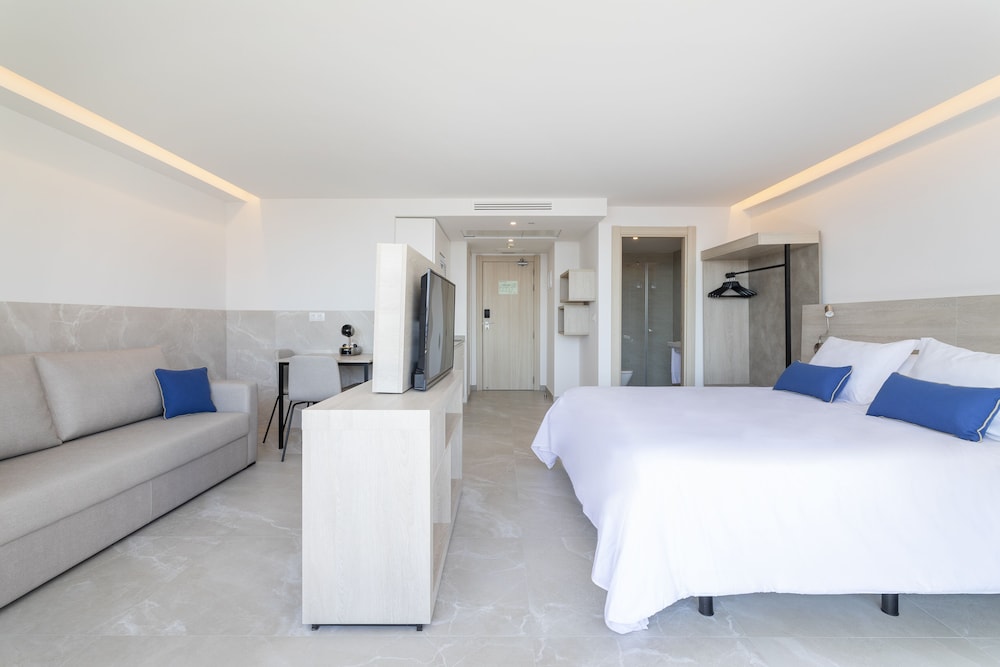 Studio Suite - Photo 2