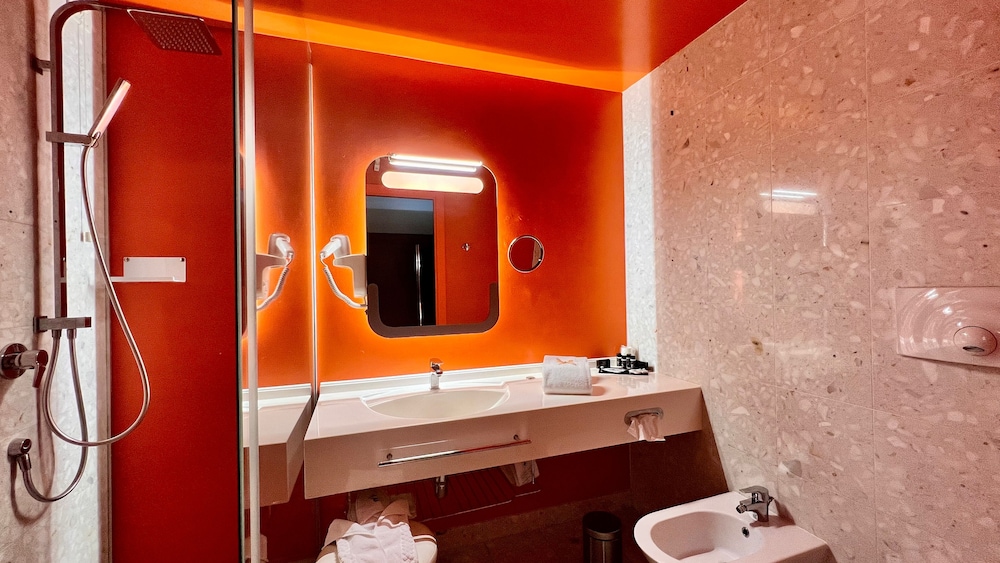 Classic Double or Twin Room, Ground Floor - Photo 7