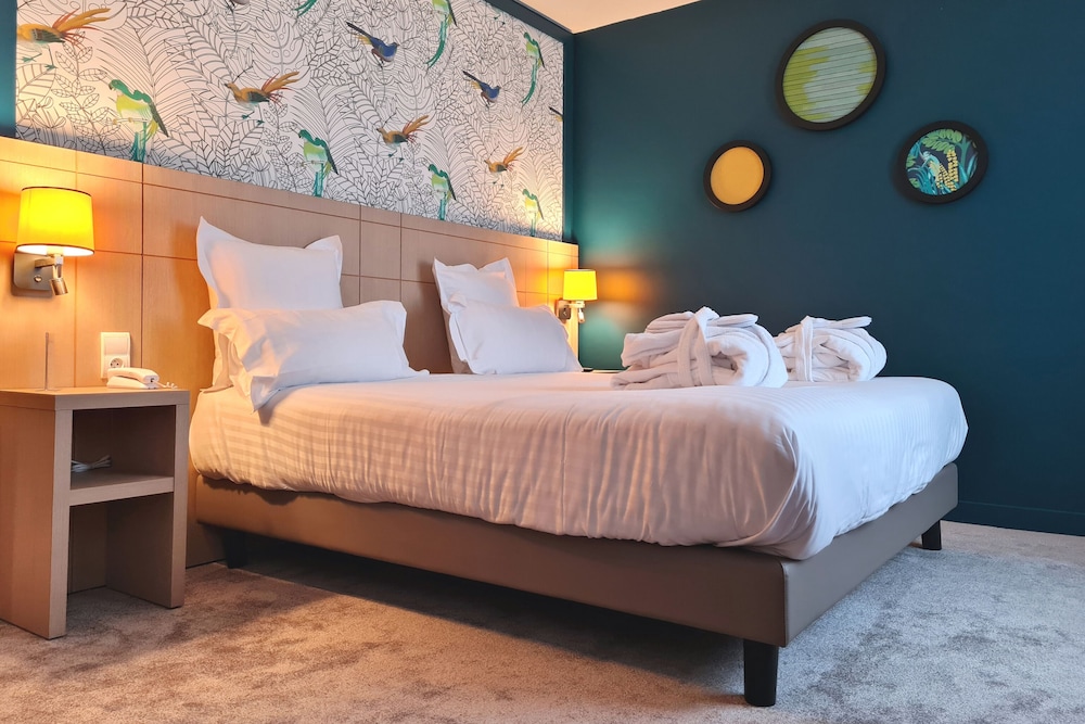 Superior Room, 1 Queen Bed, Smoking, Bathtub photo 2