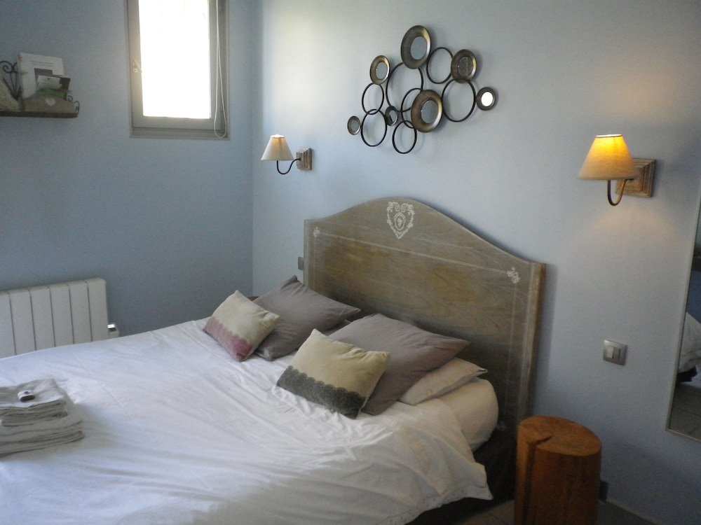 Double Room, 1 Queen Bed, Garden View (La Chouette) photo 1