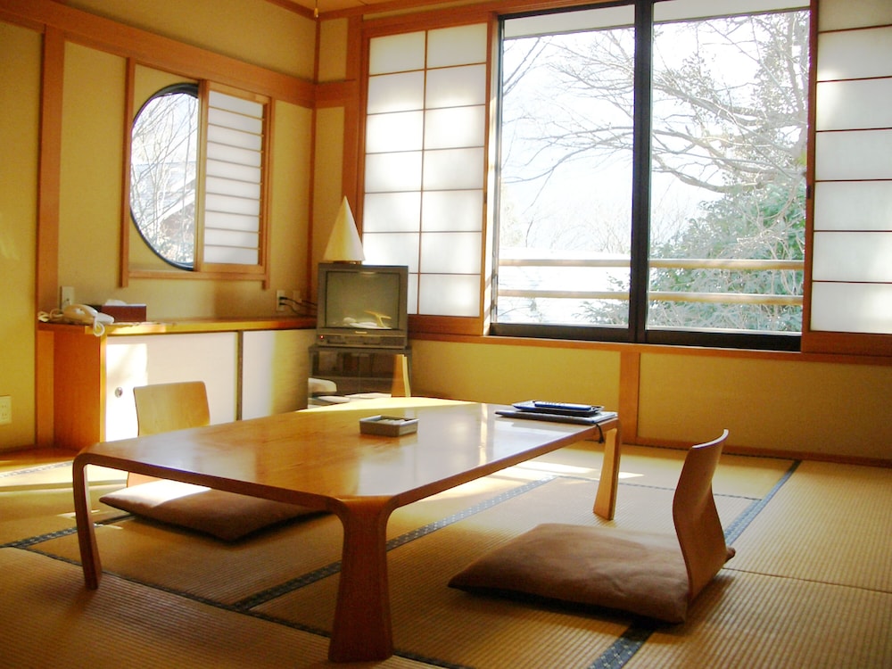 Japanese Room with Shared Bathroom - Above 13 Years Old Only photo 1