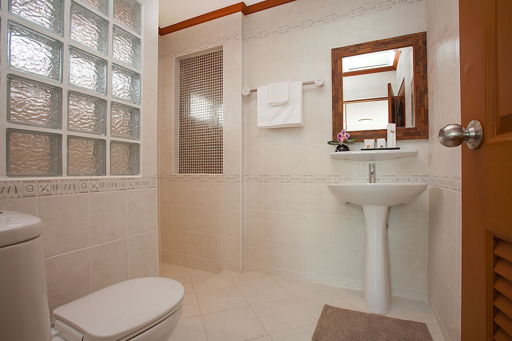 Family Jacuzzi Suite 4King 3BR photo 3