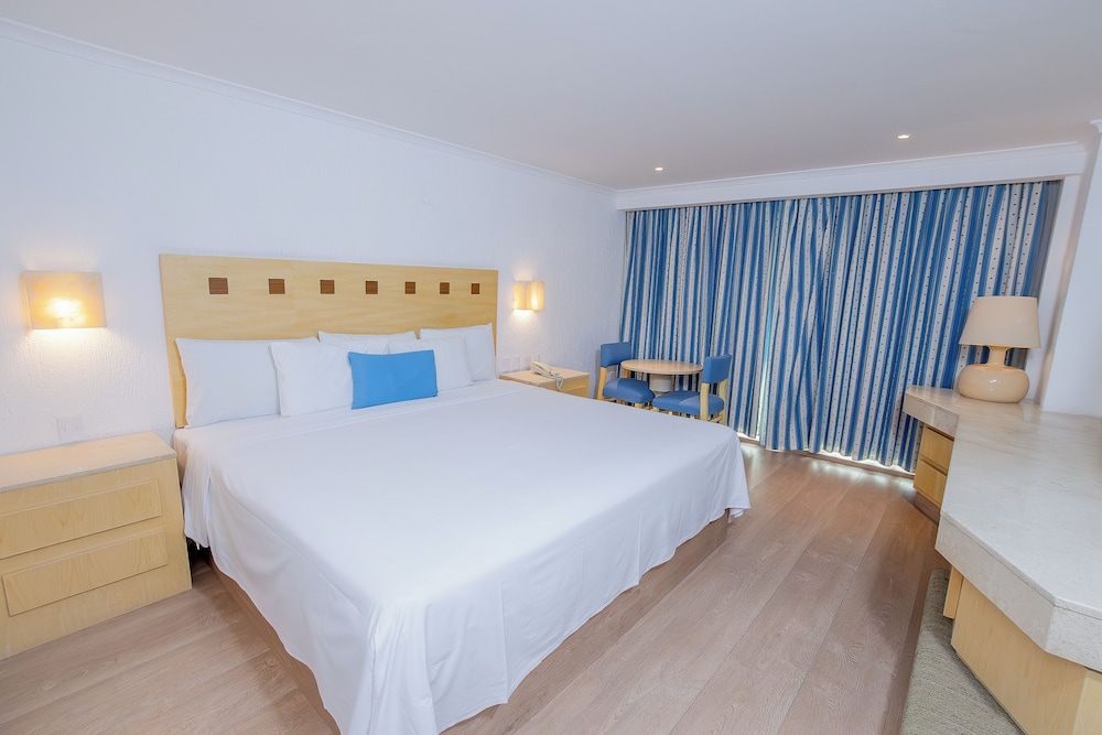 Junior Room, 1 King Bed photo 1