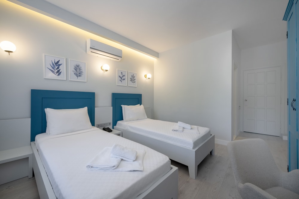 Economy Twin Room (No Balcony) - Photo 4