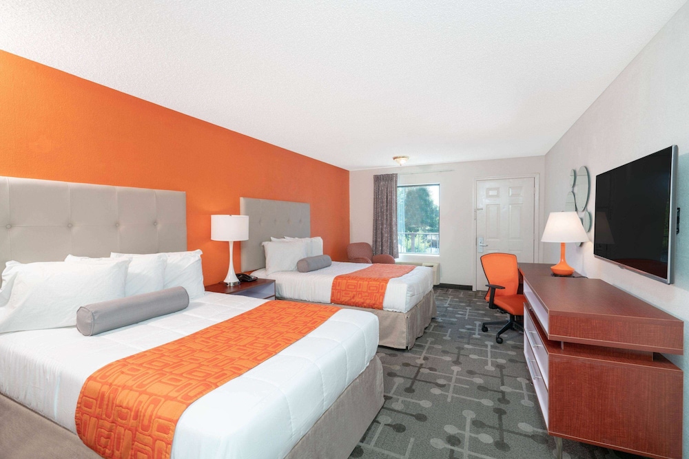 Room, 2 Double Beds - Photo 1