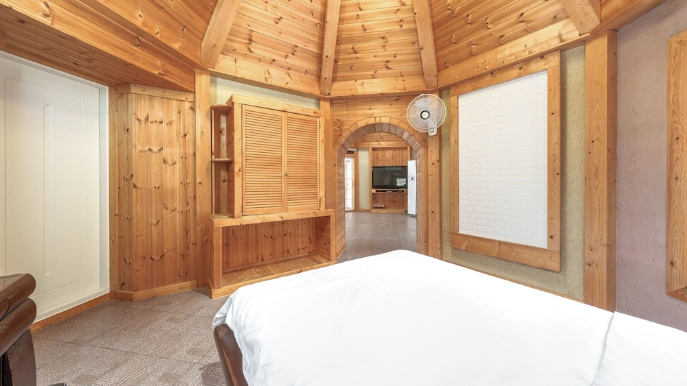 Basic Room, 1 Bedroom (Deluxe 1 (Pet, BBQ, Terrace, Spa)) - Photo 2