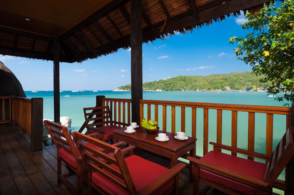 Family Room, Beachfront, 2 bedrooms (Free pick up and dop off at Mae Haad Pier)