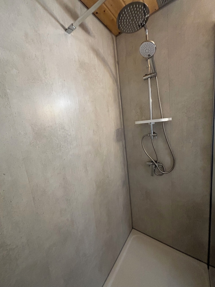 Basic Apartment - Photo 7
