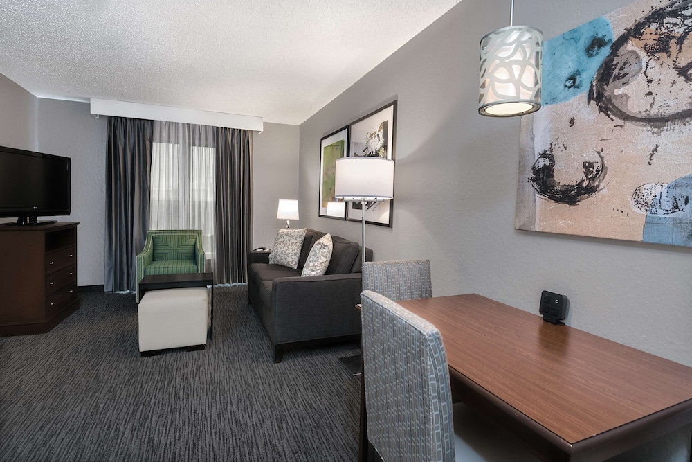 Suite, 1 King Bed, Accessible, Bathtub - Photo 1